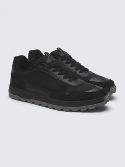 Black Crossing sneakers