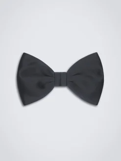 Essential midnight blue silk bow tie