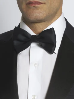 Essential midnight blue silk bow tie