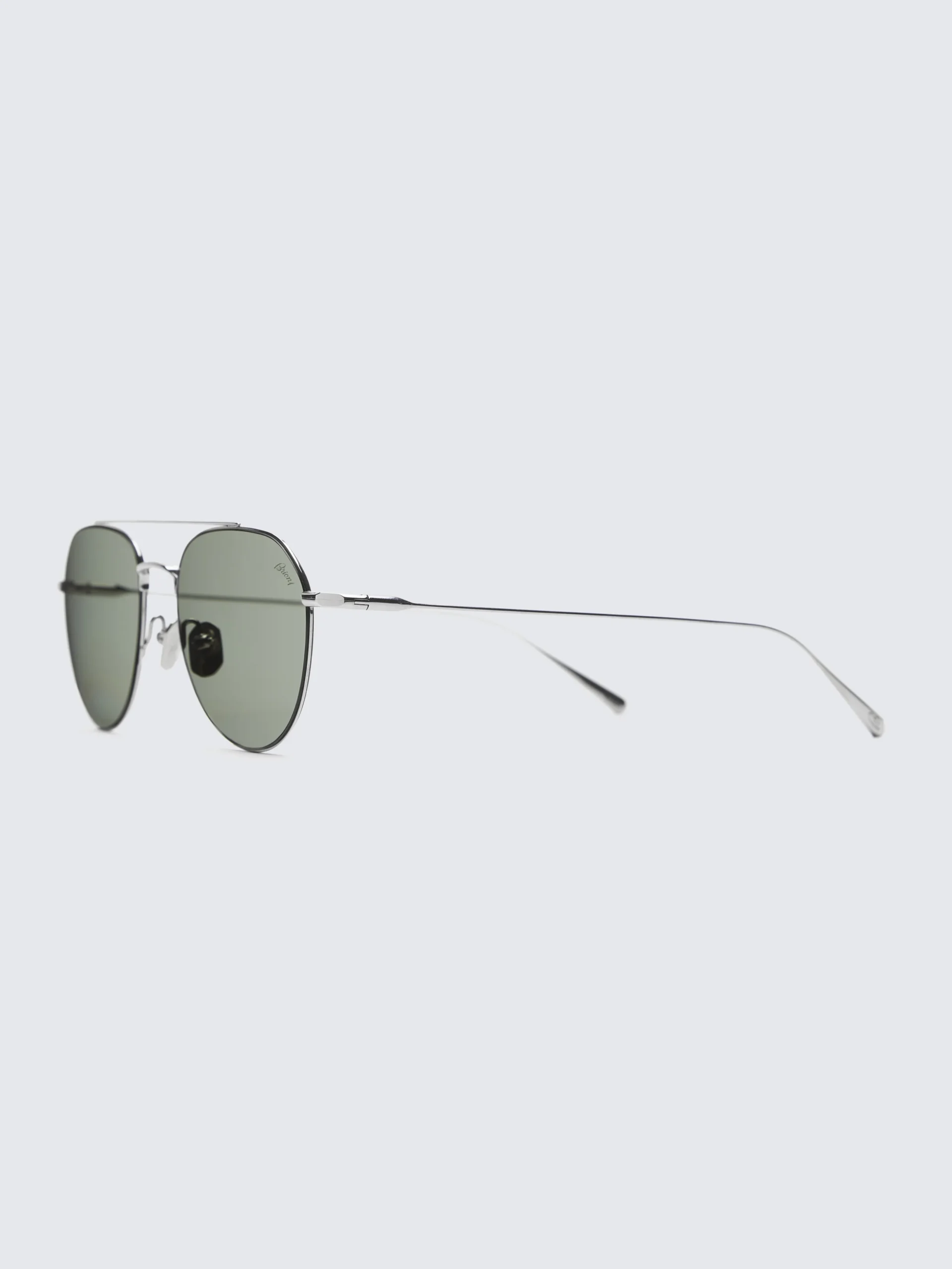 Ultra-light titanium pilot shape sunglasses